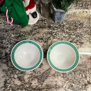 Vintage Pyrex Autumn Band Green (Fern Green Autumn Bands or Laurel Leaf) bowls.